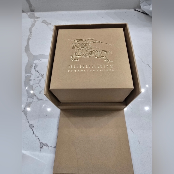 Burberry watch - Picture 13 of 13